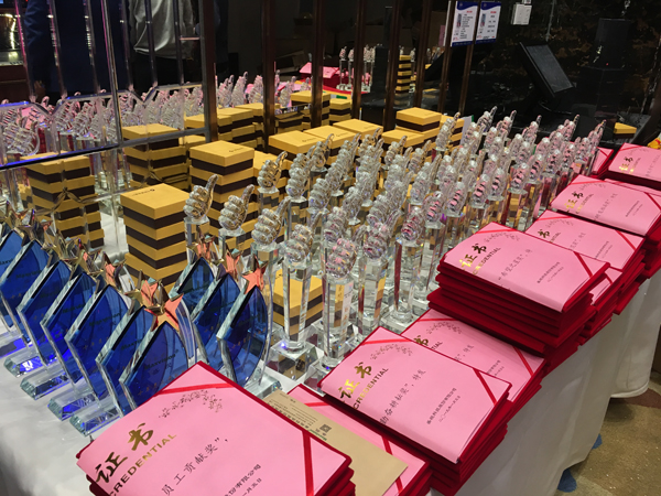 二十二年风雨  只因有你同行  又沐改革春风  再迎历史机遇 ——平博(中国)pingbo·官方网页版,22周年庆典暨颁奖典礼