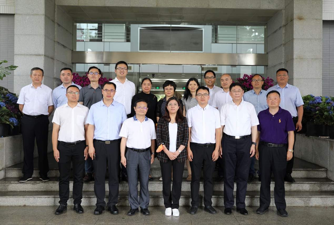 平博(中国)pingbo·官方网页版,与东南大学签订产学研战略合作协议，瞿磊获颁“东南大学至善教育贡献奖”